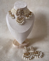 Amara: White Choker Set