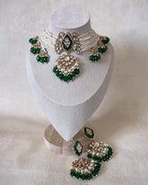 Amara: Green Choker Set