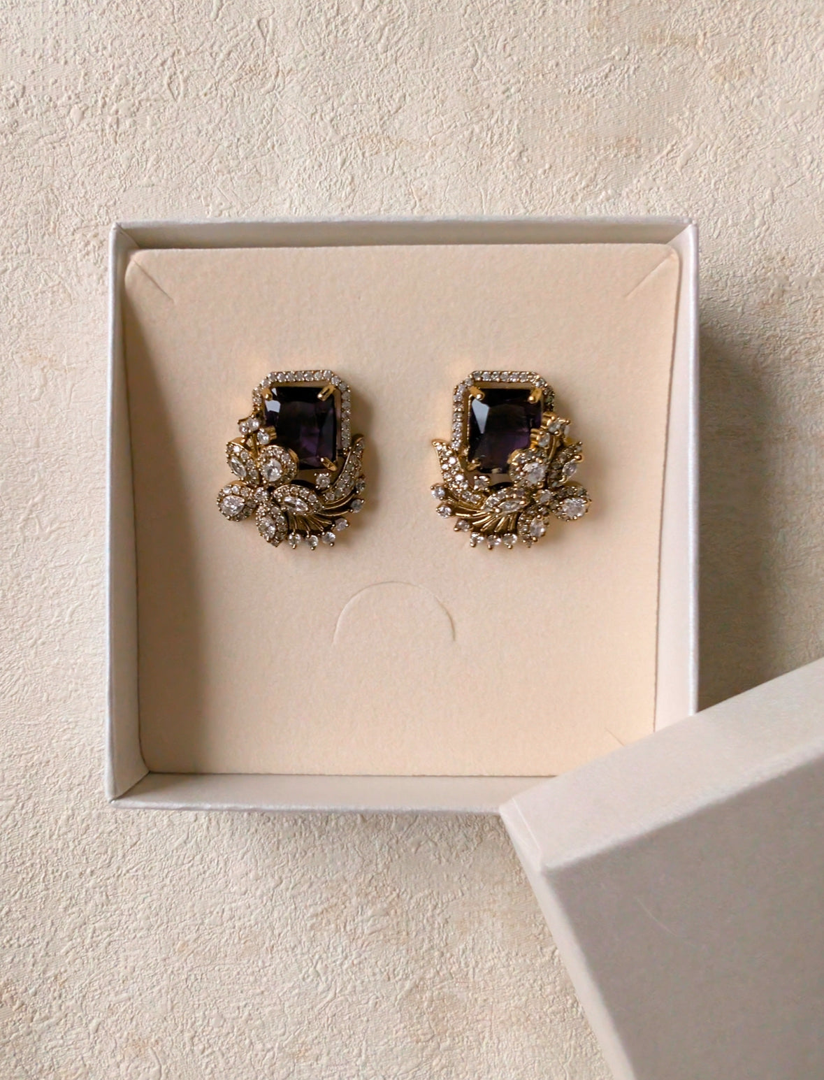 Mahira Studs: purple