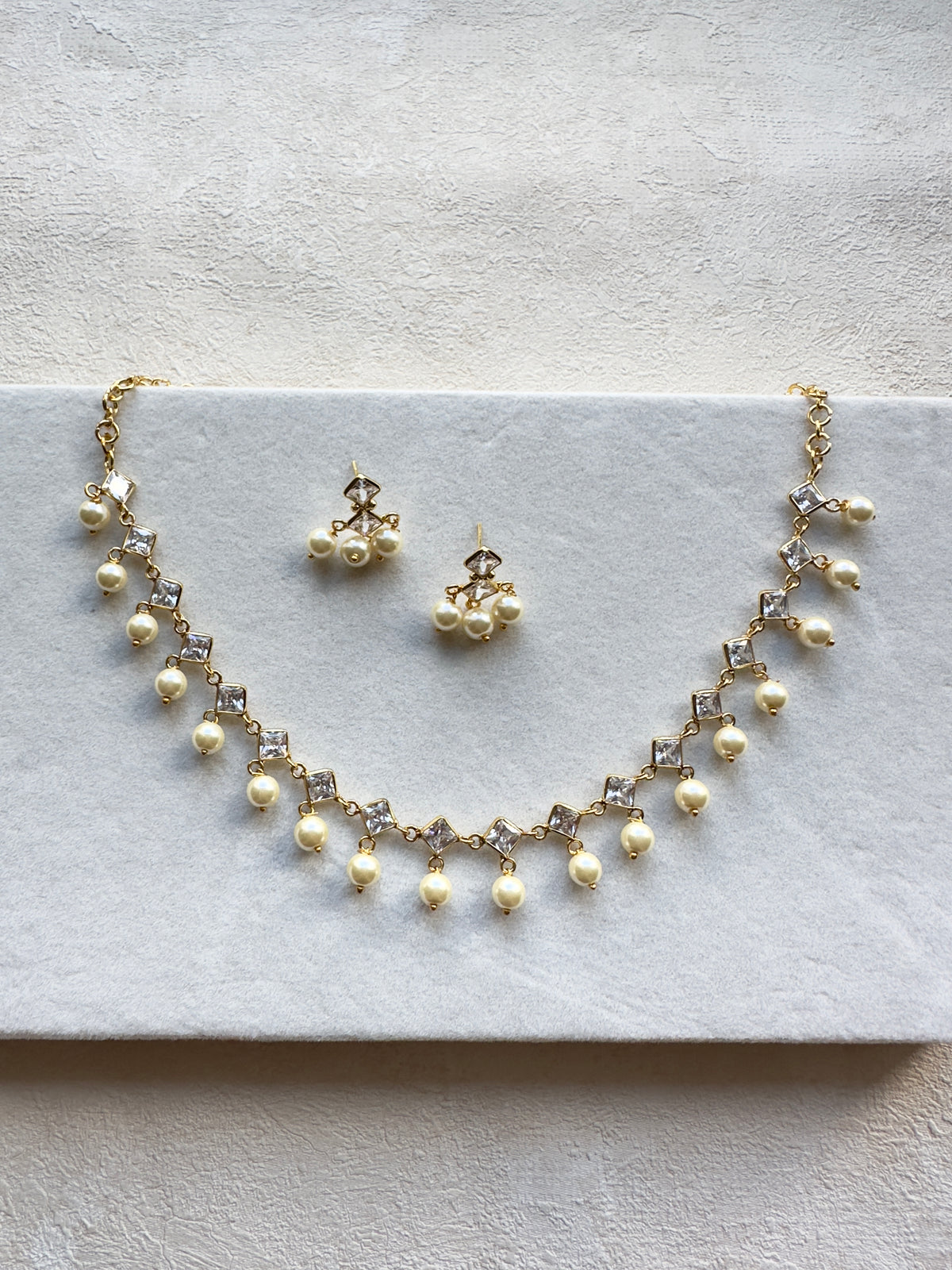 Eshal: necklace set
