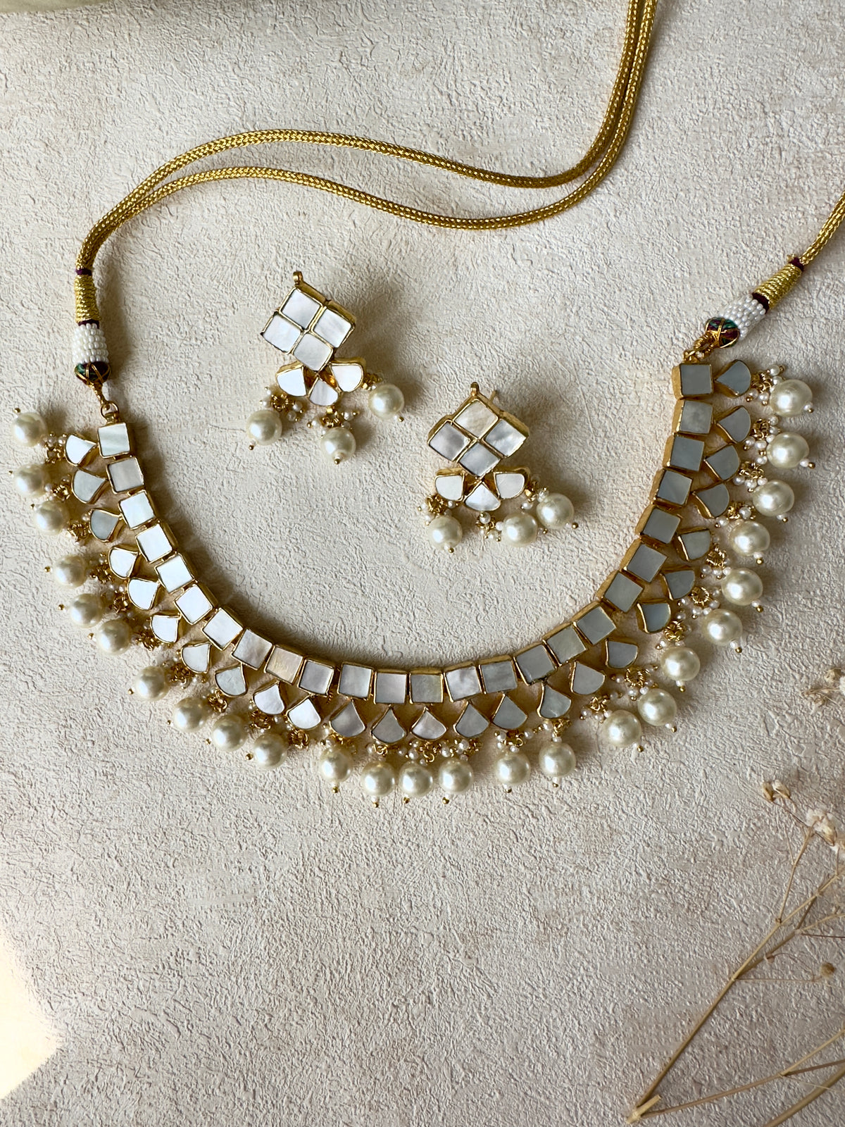 Raha: necklace set