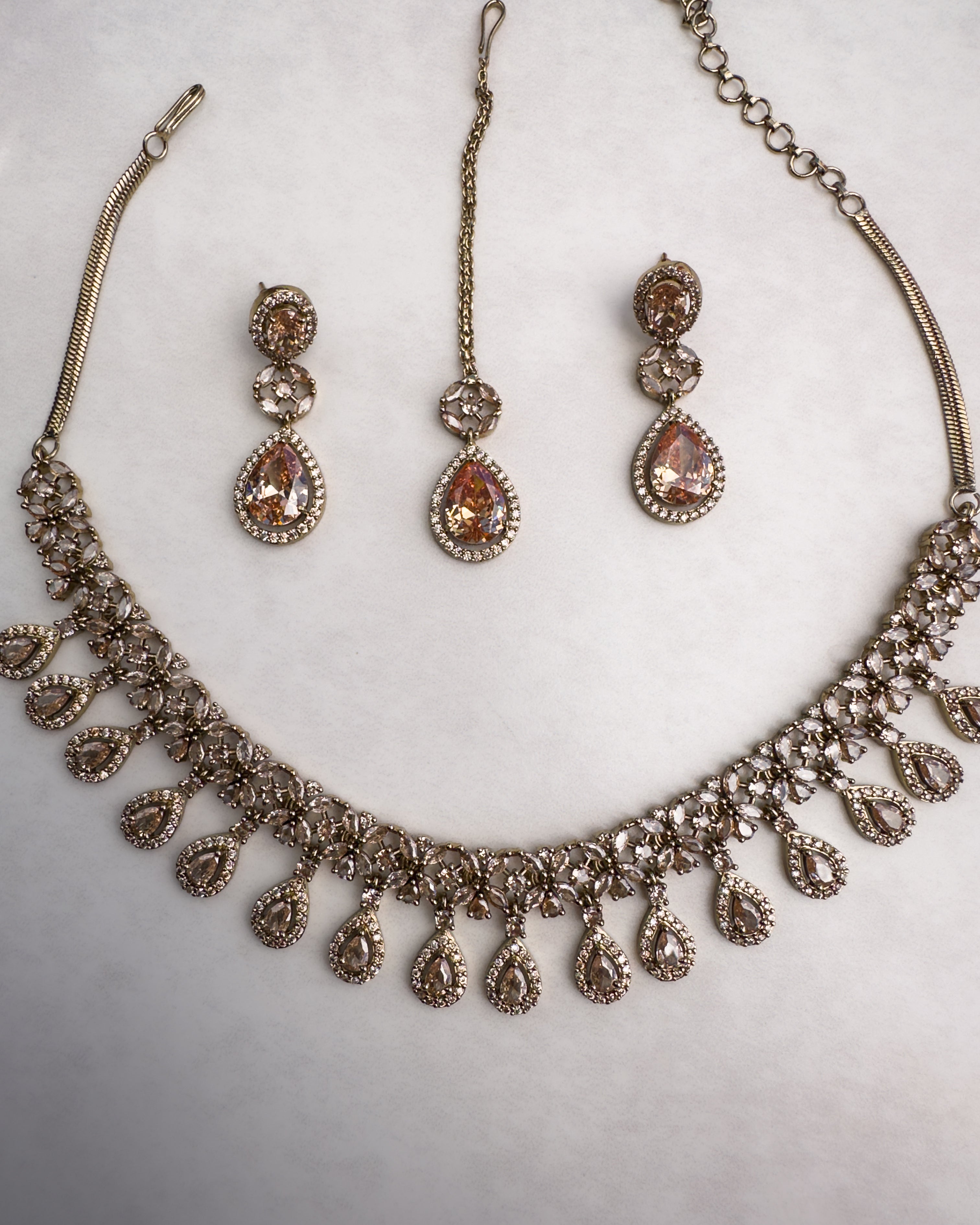 Laila: necklace set 
