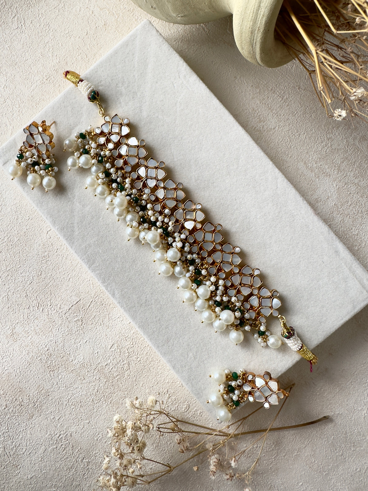 Minal: Choker set