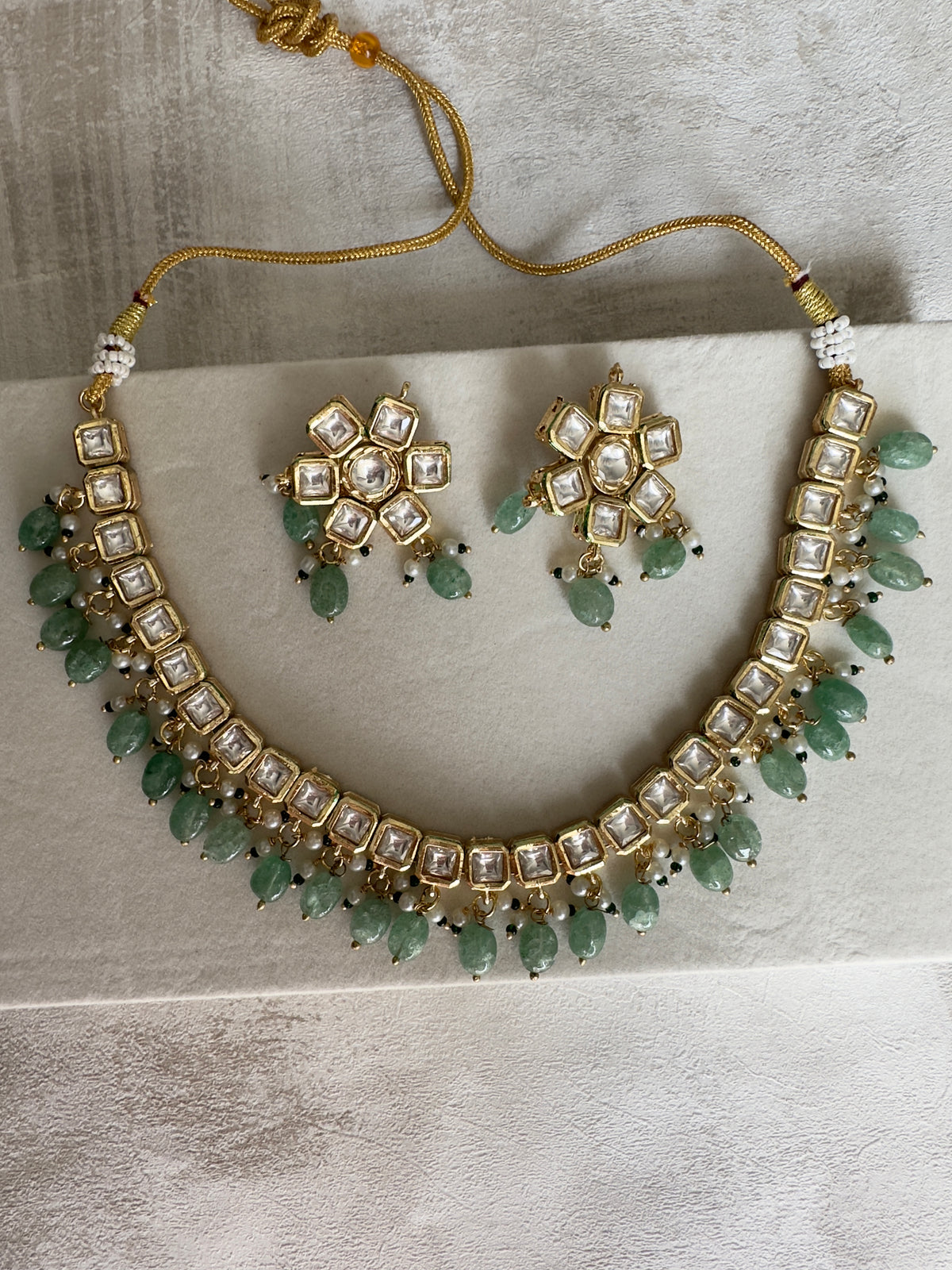 Tahani: necklace set