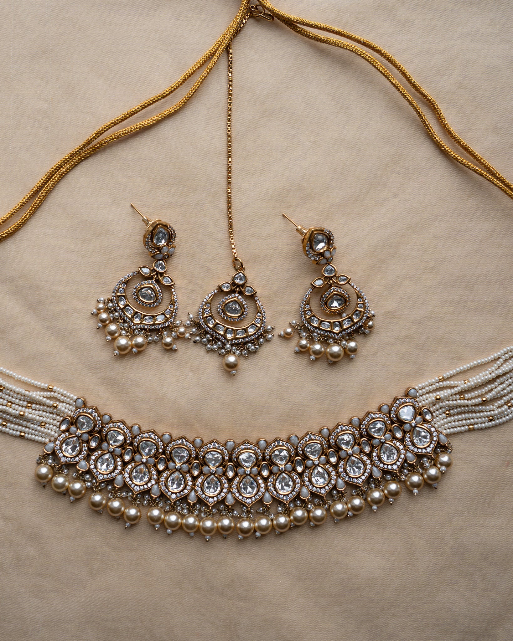Leyana: Necklace set 