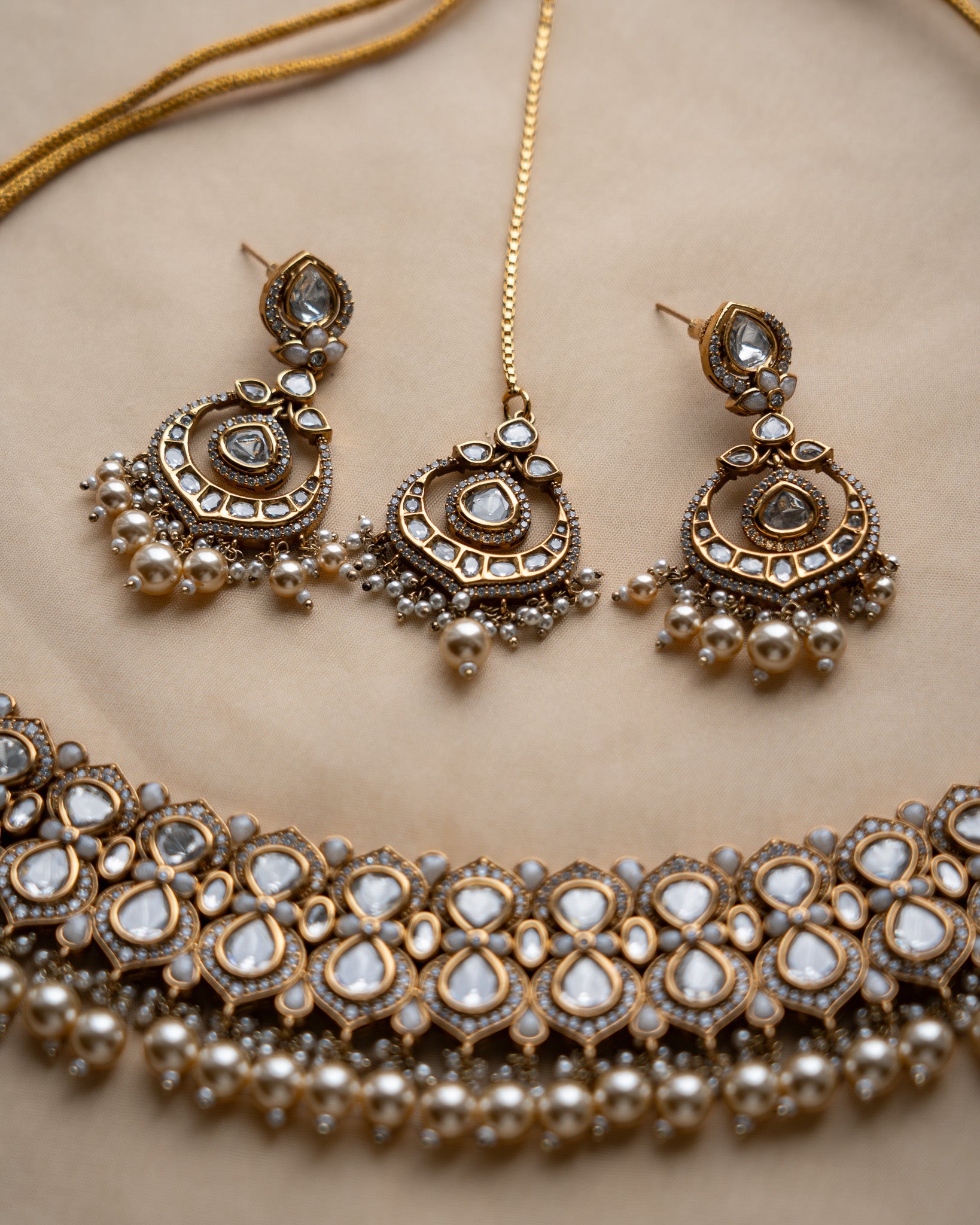 Leyana: Necklace set 