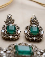 Akhdar: Choker set 