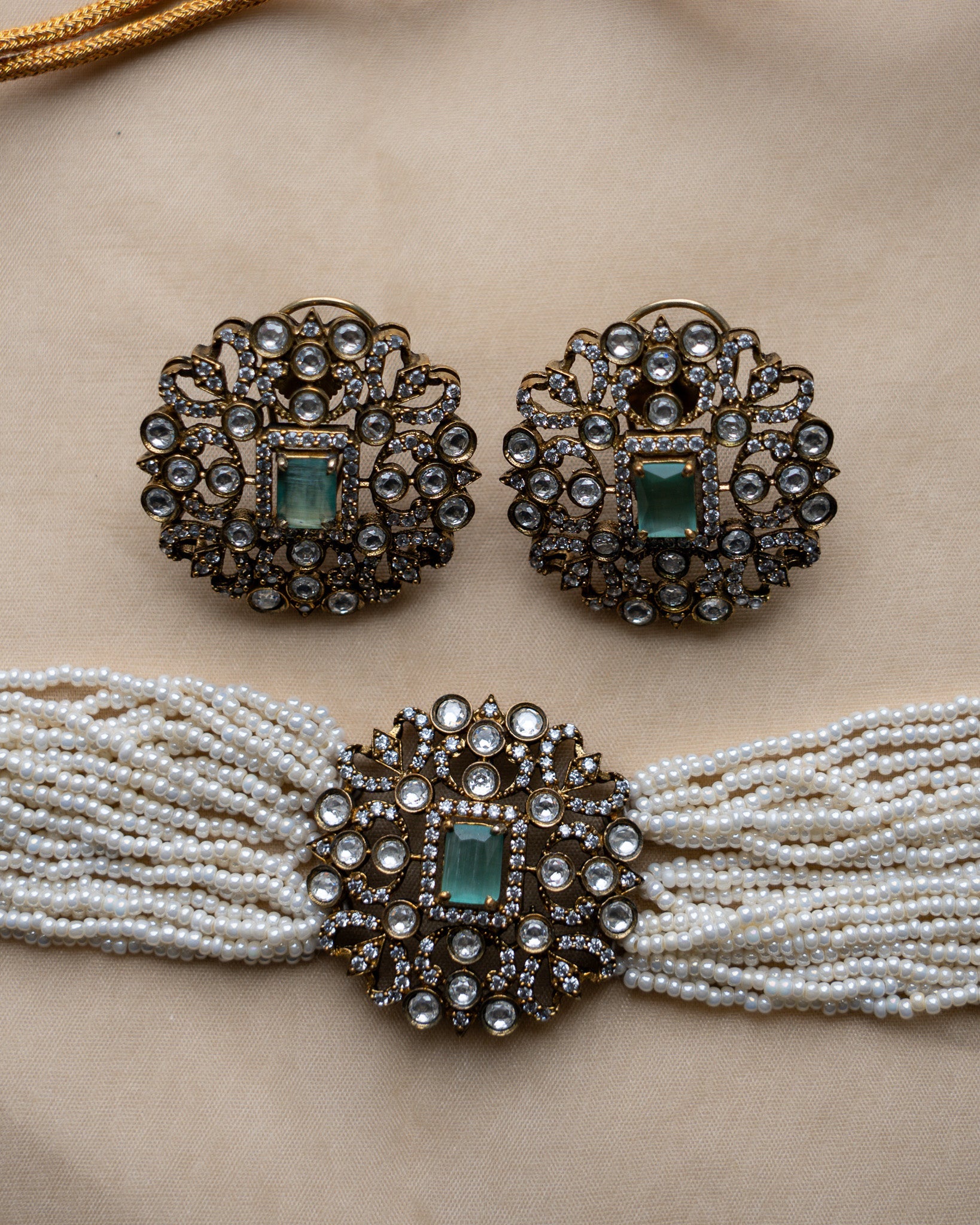 Amia: Choker set 