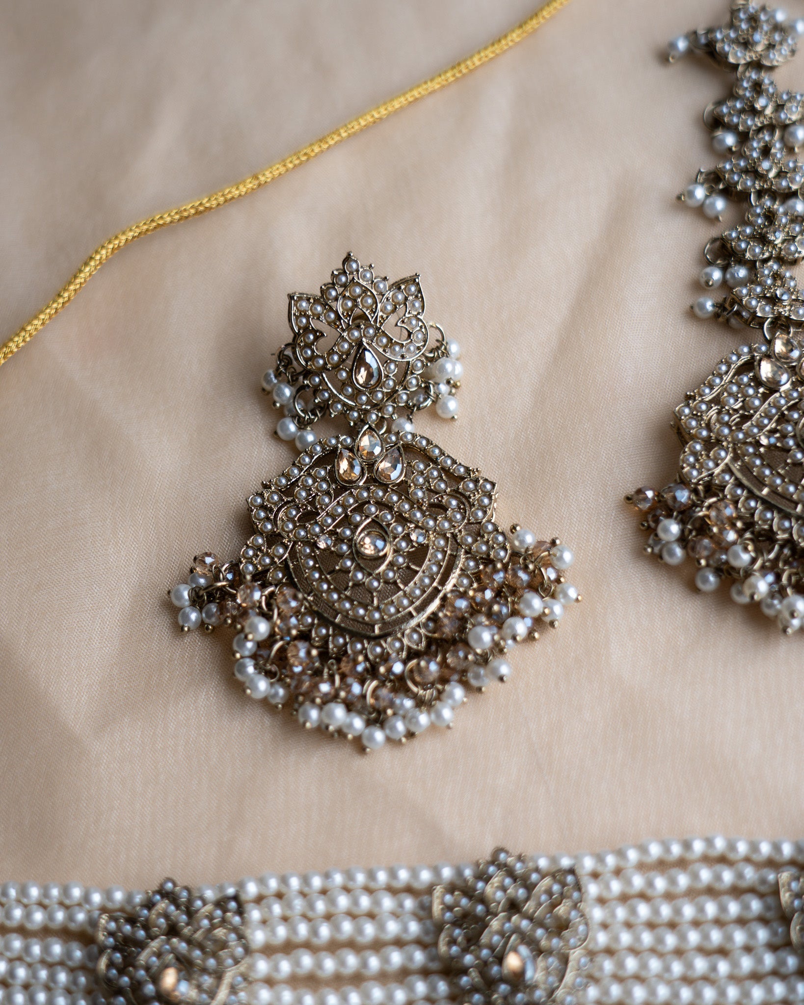 Inaaya: necklace and tikka set 