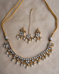 Aimah: necklace and tikka set 