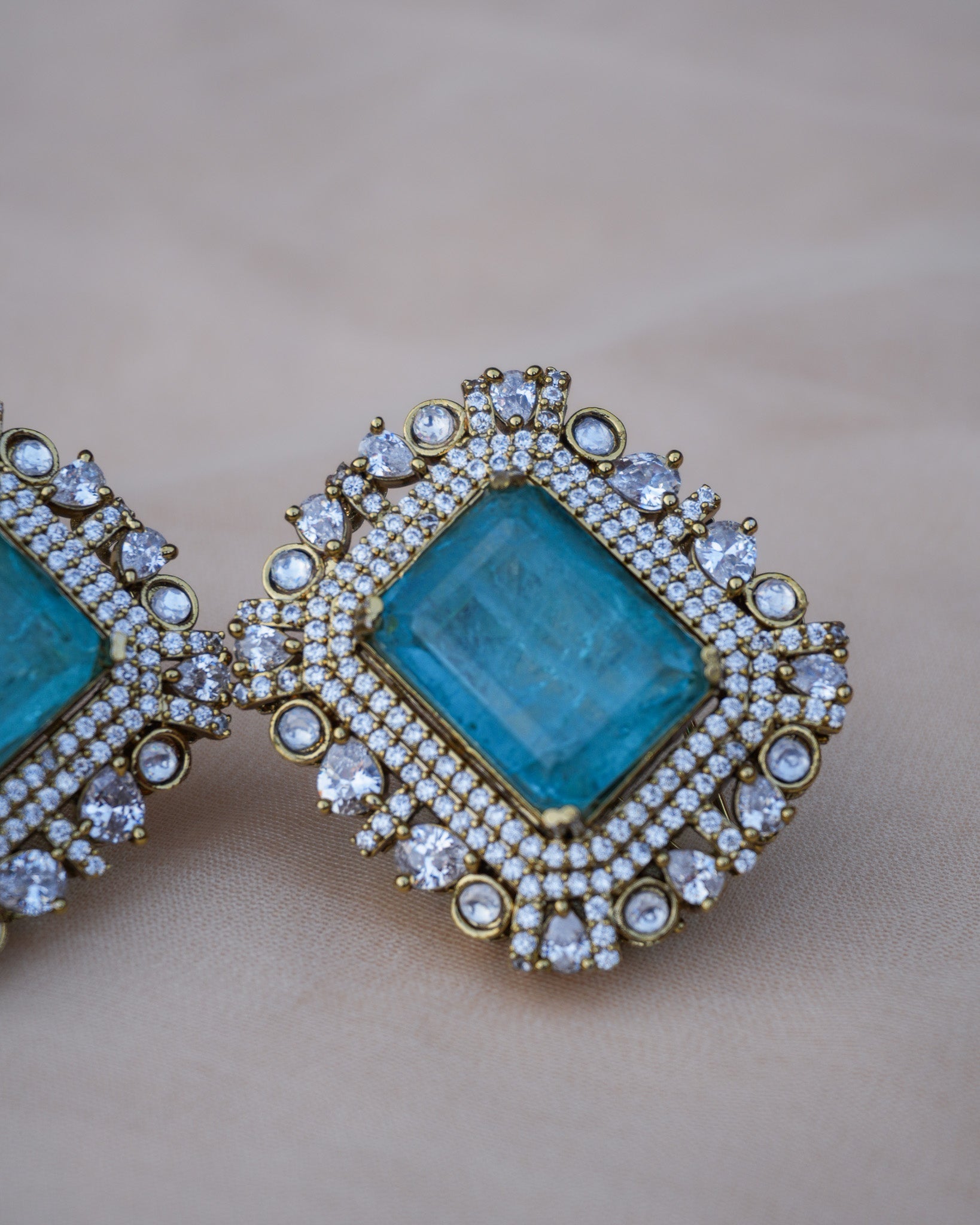 Mehwish earrings: blue 