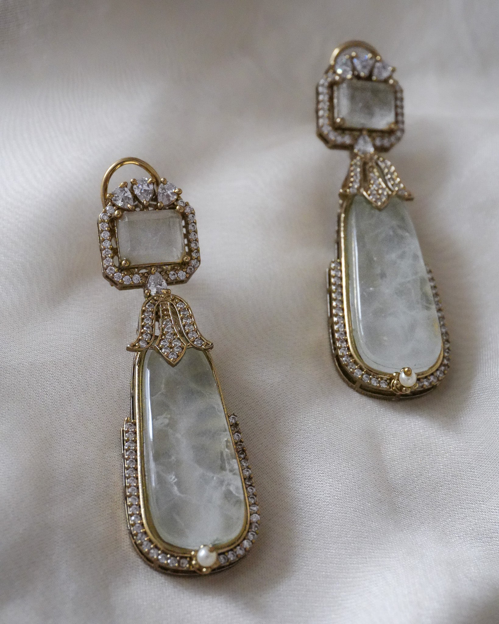 Laila earring : white 