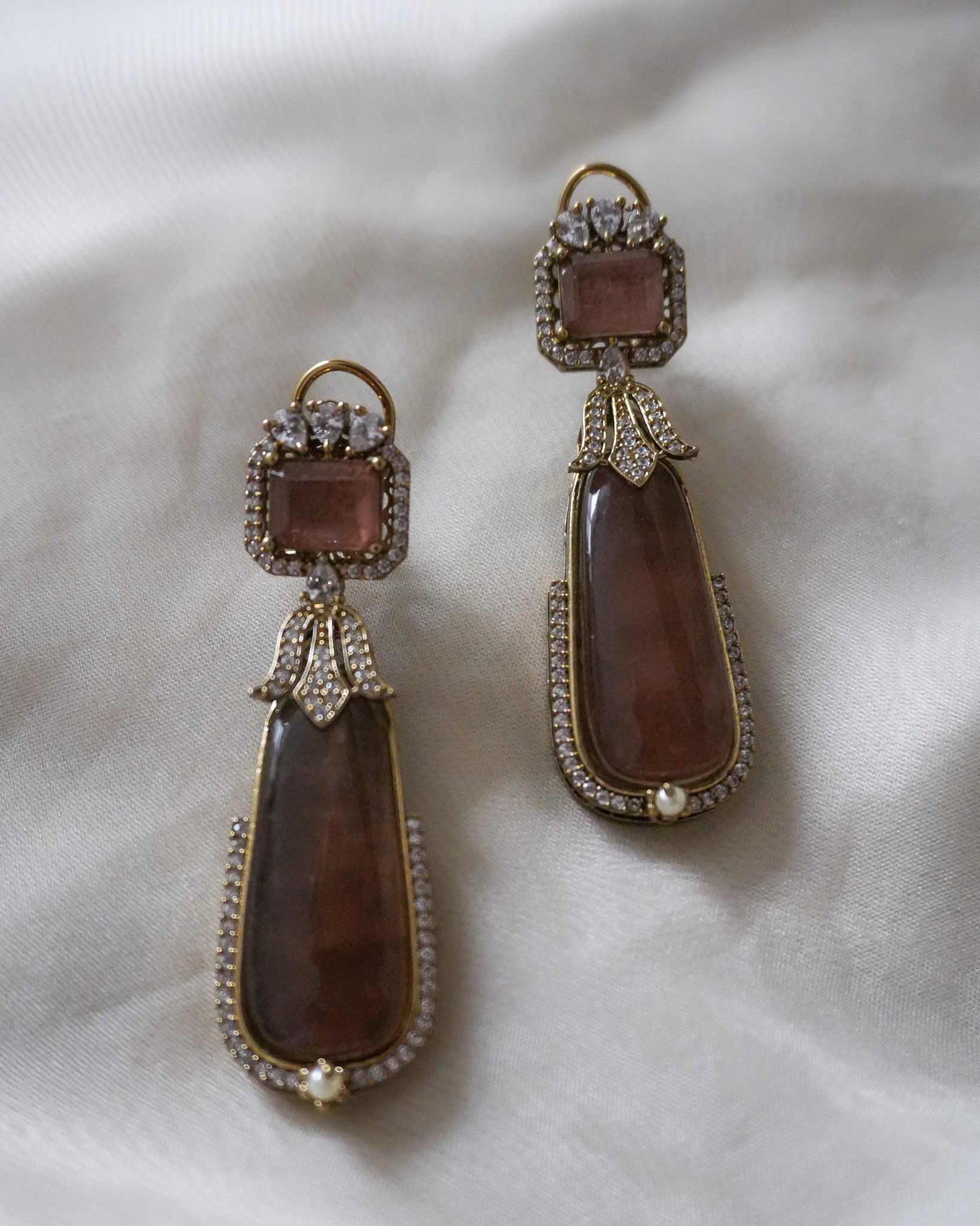 Laila earrings: brown 