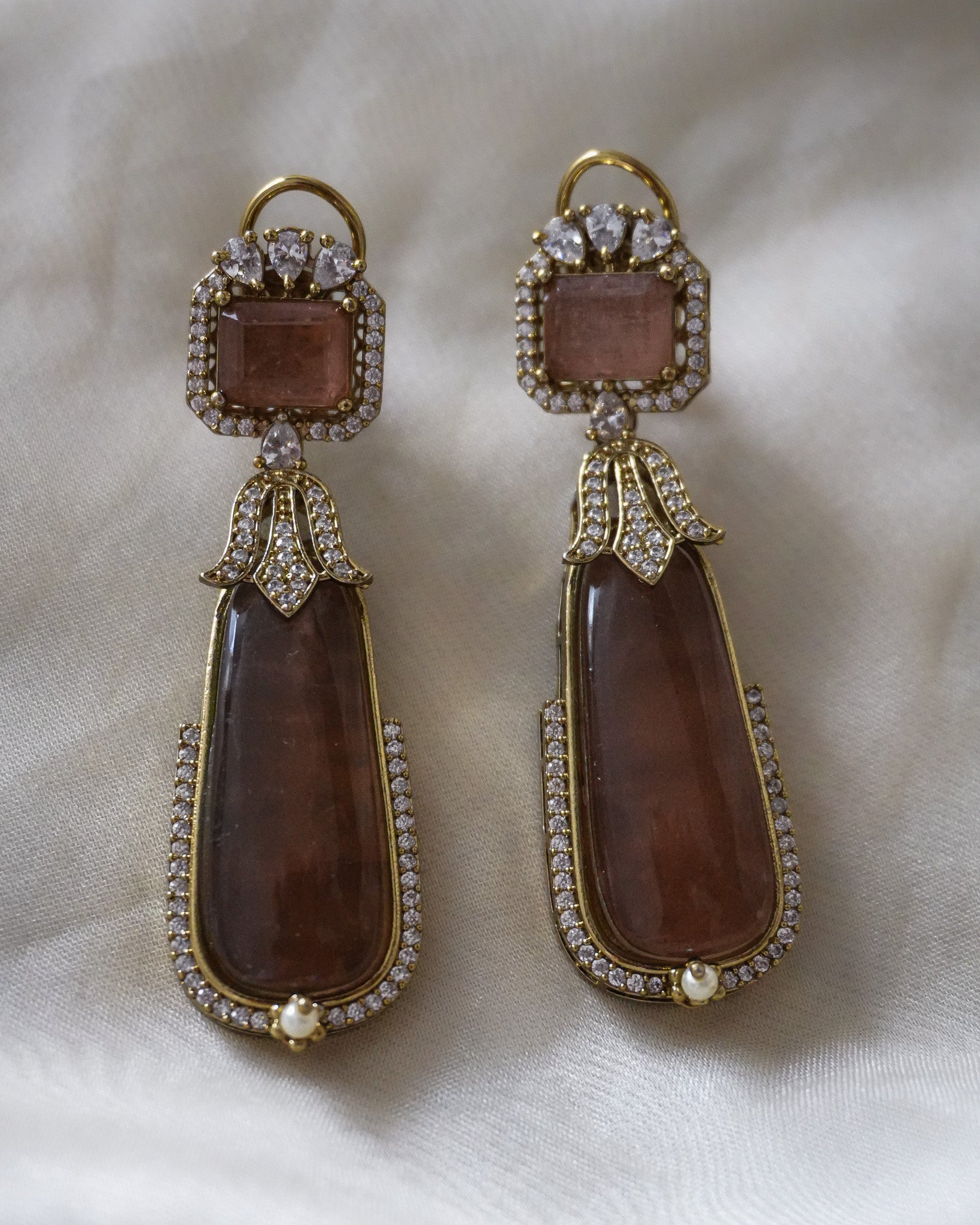 Laila earrings: brown 