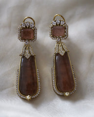 Laila earrings: brown 