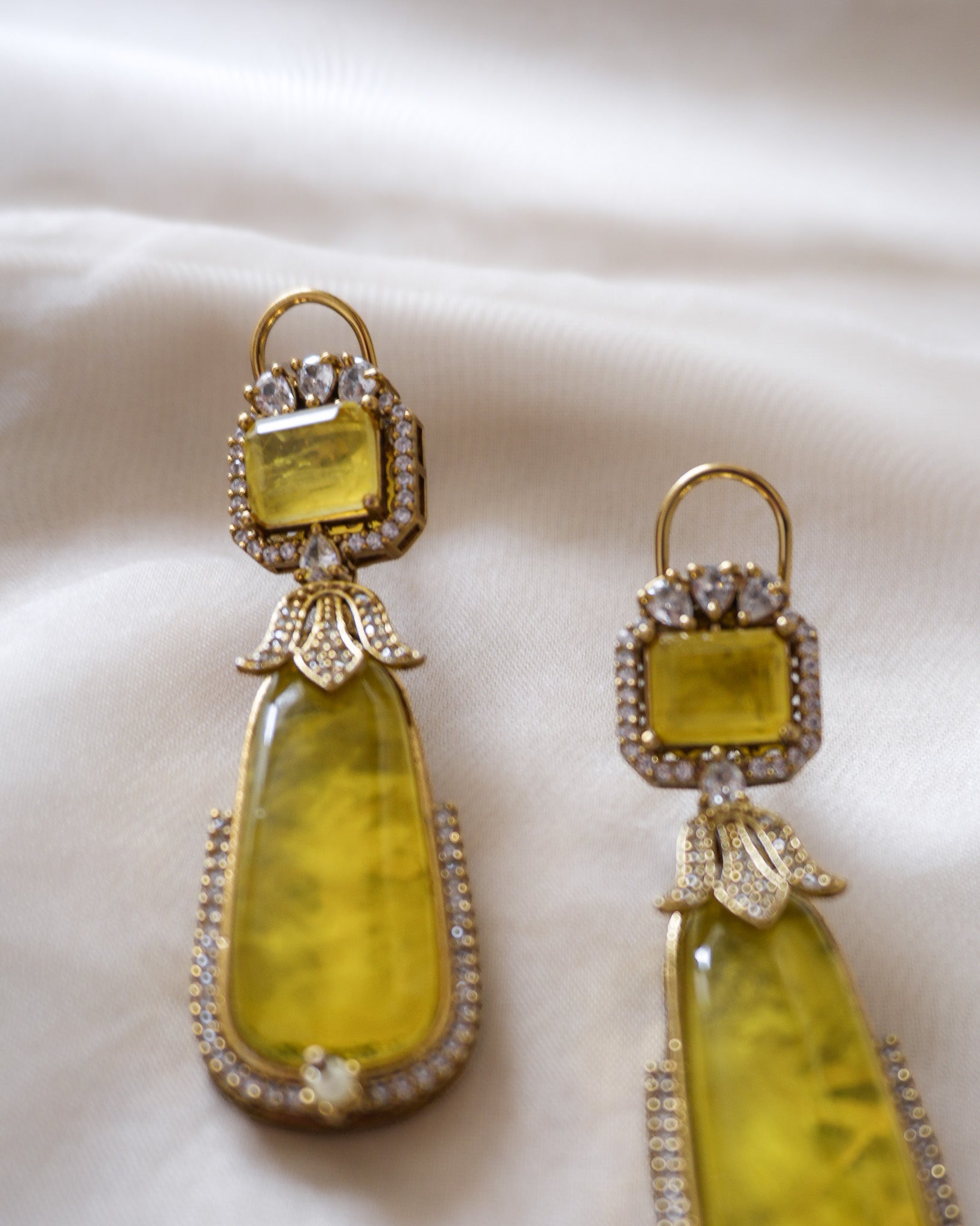 Laila earrings: yellow 